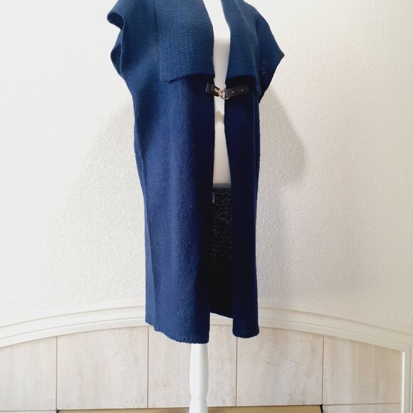 One A Sweater Vest - Picture 2 of 14